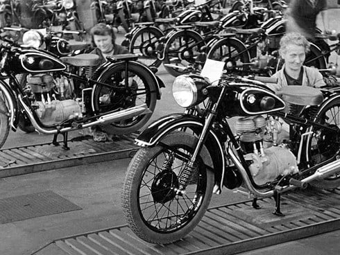 R24 motorcyklen blev præsenteret i 1948