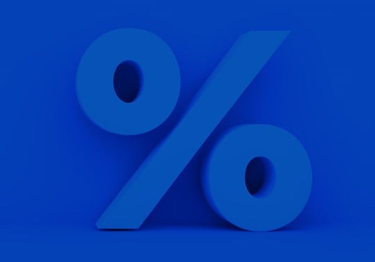 Blåt procenttegn på blå baggrund 
