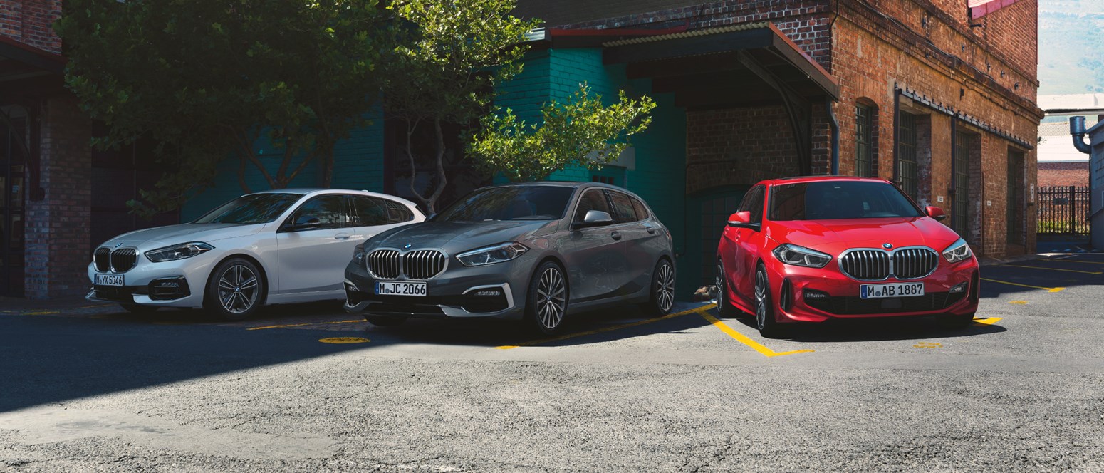 BMW 1-serie i hvid, grå og rød 