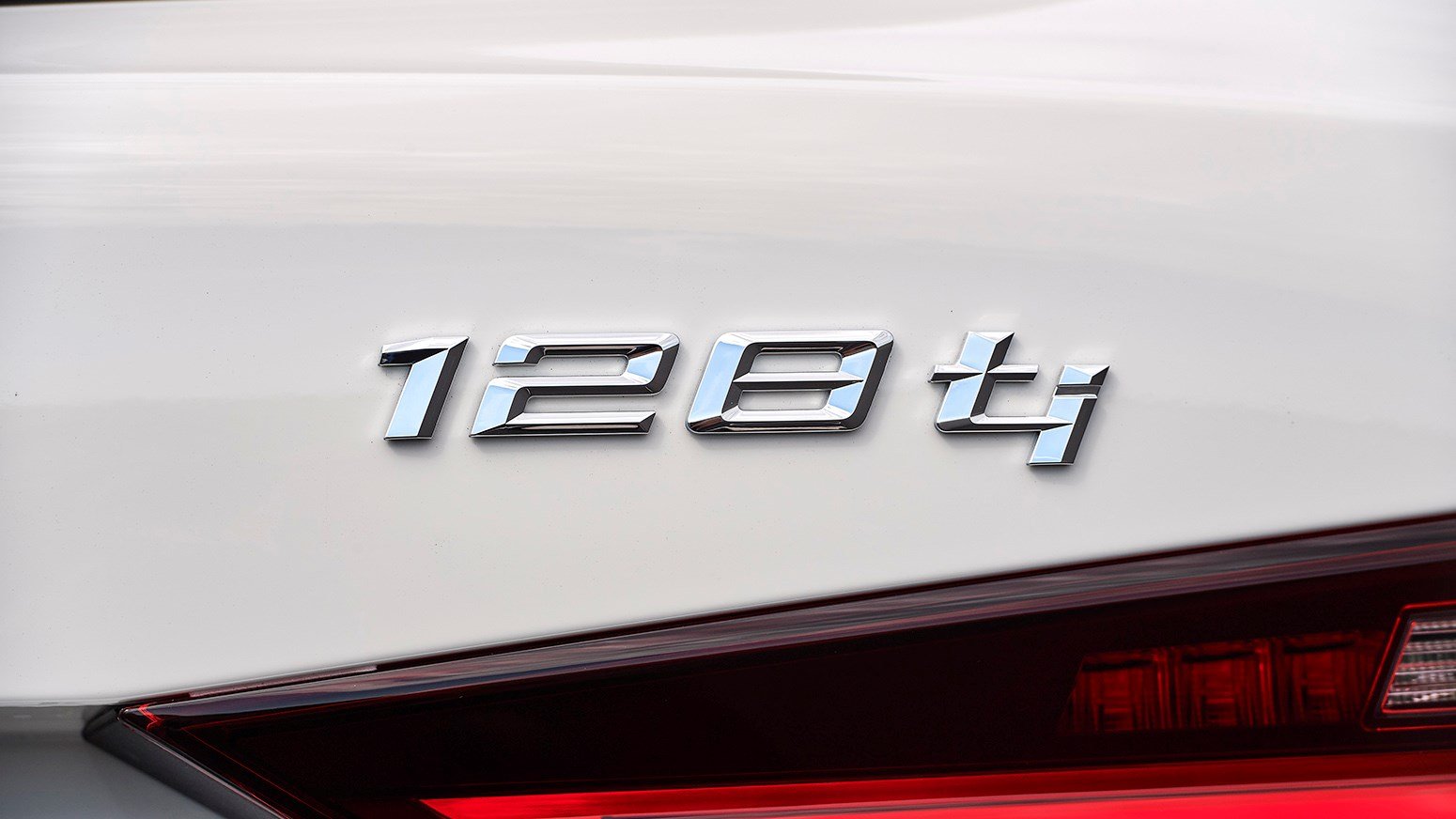 Modelnavn på bagenden af BMW 128Ti