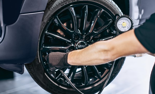 Pas på dine dæk i hverdagen - kør med det rigtige dæktryk